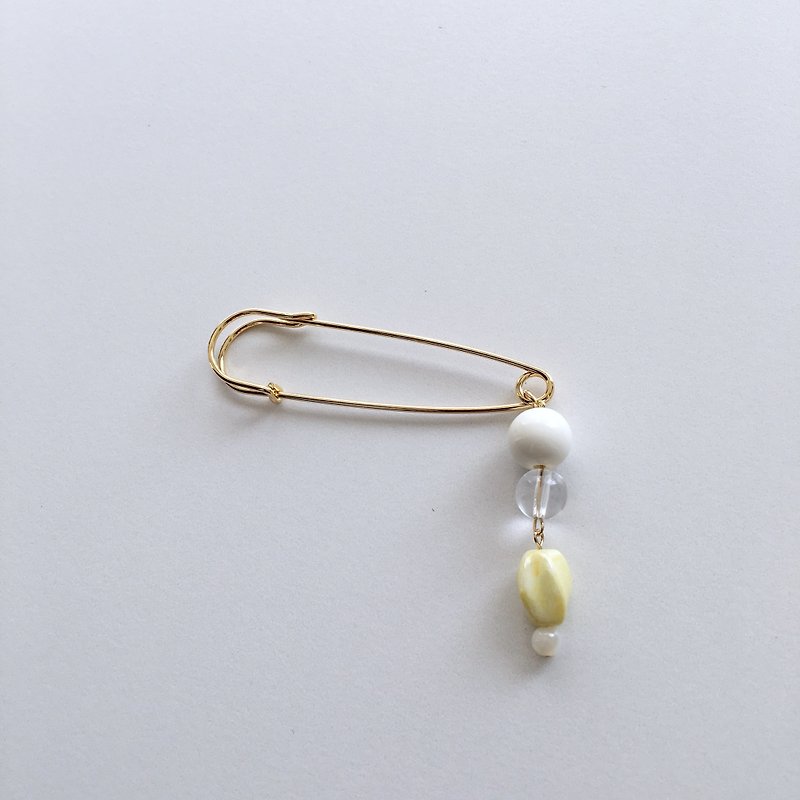 【Stall pin】 Yellow Czech beads - Brooches - Plastic White