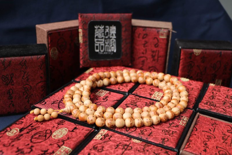 aibo wood bracelets 12mm - สร้อยข้อมือ - ไม้ 