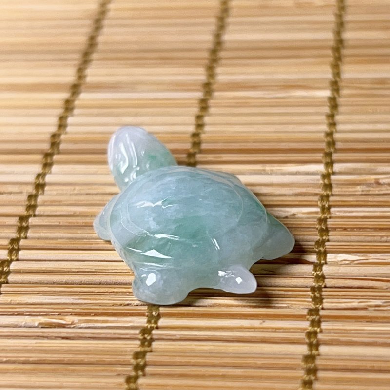 【吉祥‧長壽】飄花翡翠烏龜 | 天然緬甸A貨翡翠 | 送禮 - 吊飾/掛飾 - 玉石 透明