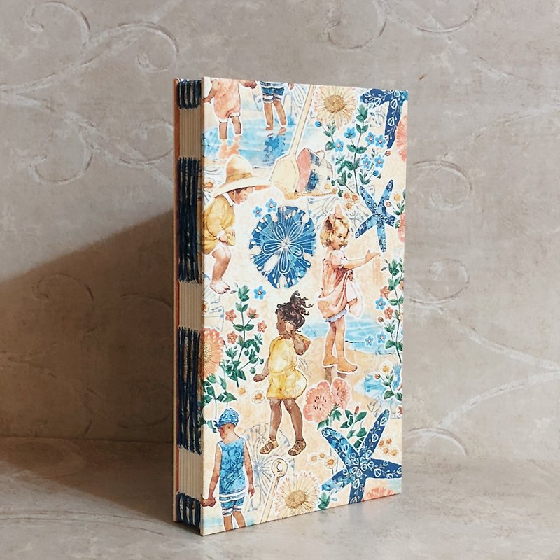 Crocodile Miss Seaside French Handmade Book - สมุดบันทึก/สมุดปฏิทิน - กระดาษ 