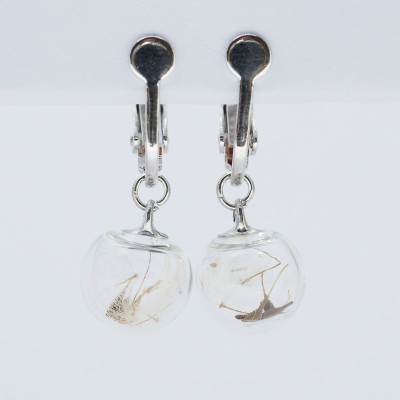 OMYWAY Handmade Dried Flower - Glass Globe - Earrings 1cm - สร้อยคอ - แก้ว สึชมพู