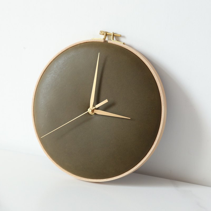日式极简手工真皮创意绣绷挂钟时尚个性现代客厅卧室家用静音钟表 - 時鐘/鬧鐘 - 真皮 綠色