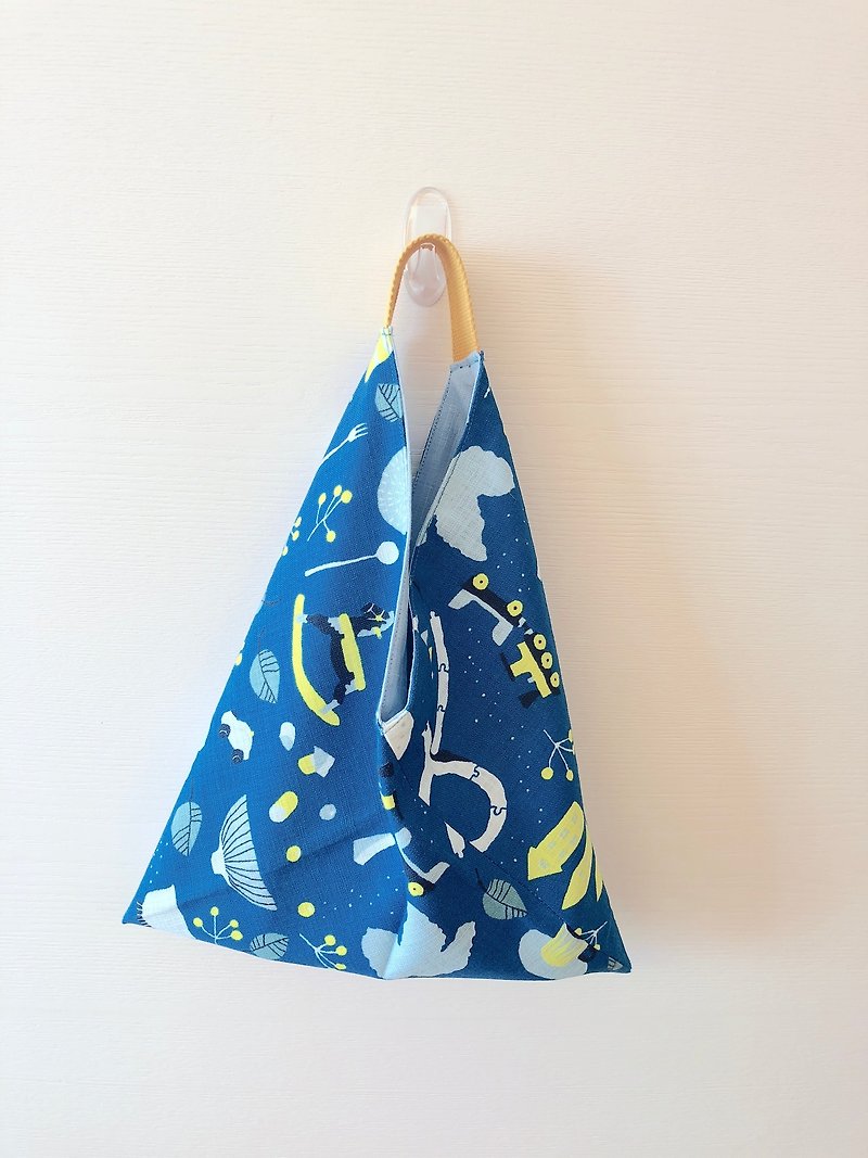 Triangle Tote Bag - Grocery Blue/Japanese Style Origami Bag - กระเป๋าถือ - ผ้าฝ้าย/ผ้าลินิน สีน้ำเงิน