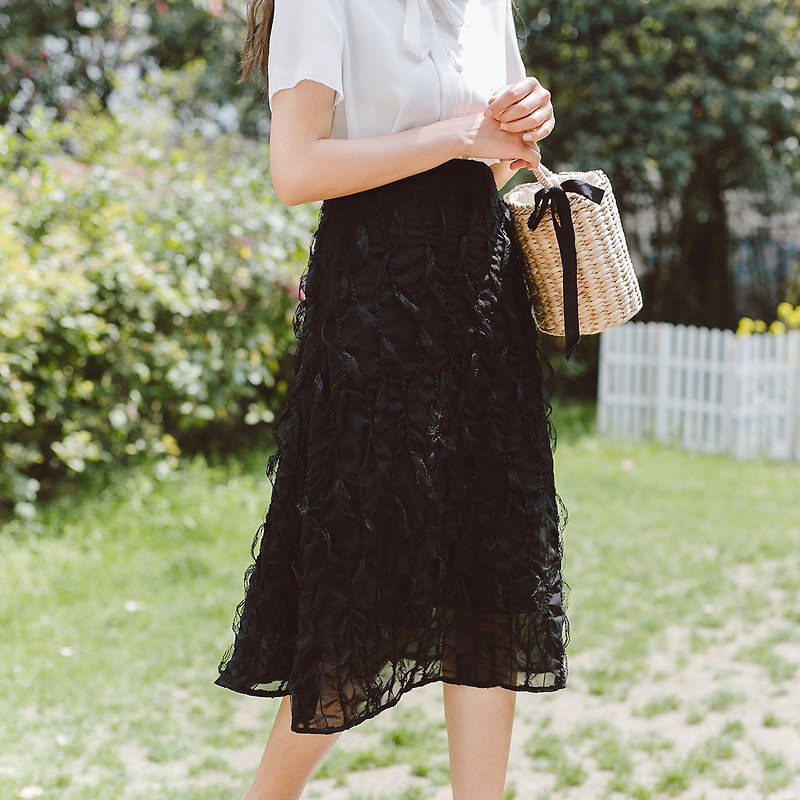 Anne Chen 2018 summer new style literary women's solid color tassel skirt - กระโปรง - เส้นใยสังเคราะห์ สีดำ