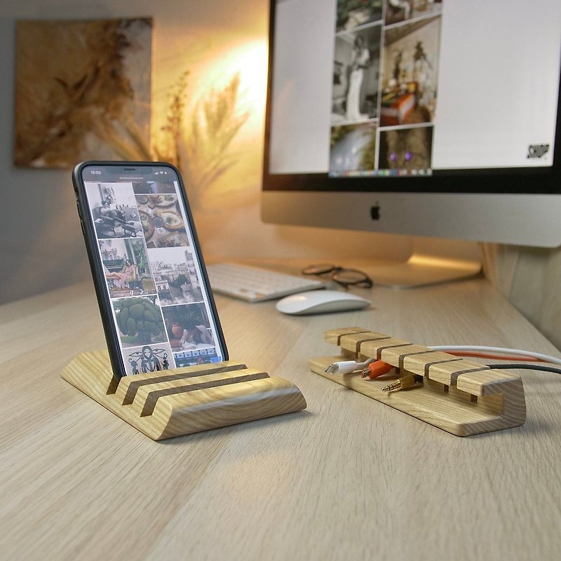 Personalised 3 slots iphone ipad docking station.The best sportsman gift - กล่องเก็บของ - ไม้ 