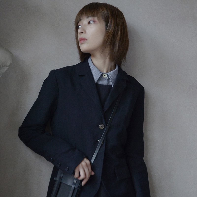 Light retro flip collar slim suit | jacket | autumn | linen + cotton | independent brand | Sora-175 - เสื้อแจ็คเก็ต - ผ้าฝ้าย/ผ้าลินิน สีดำ