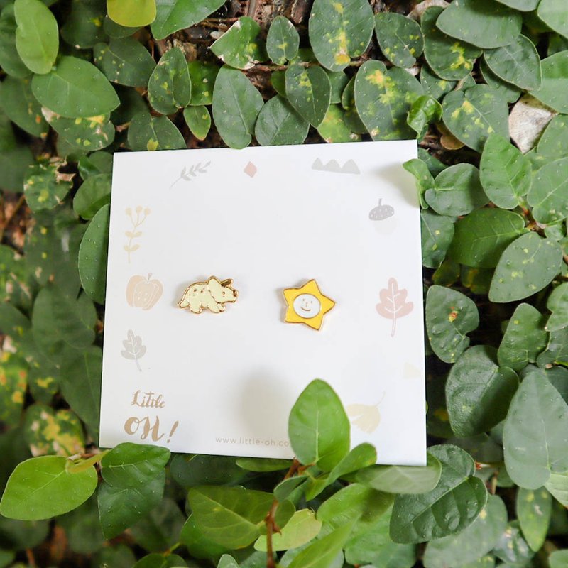 Triceratops Smiling Star Clip-On Earrings Birthday Gift Exchange Gift Dinosaur Christmas Gift - ต่างหู - วัตถุเคลือบ สีเหลือง