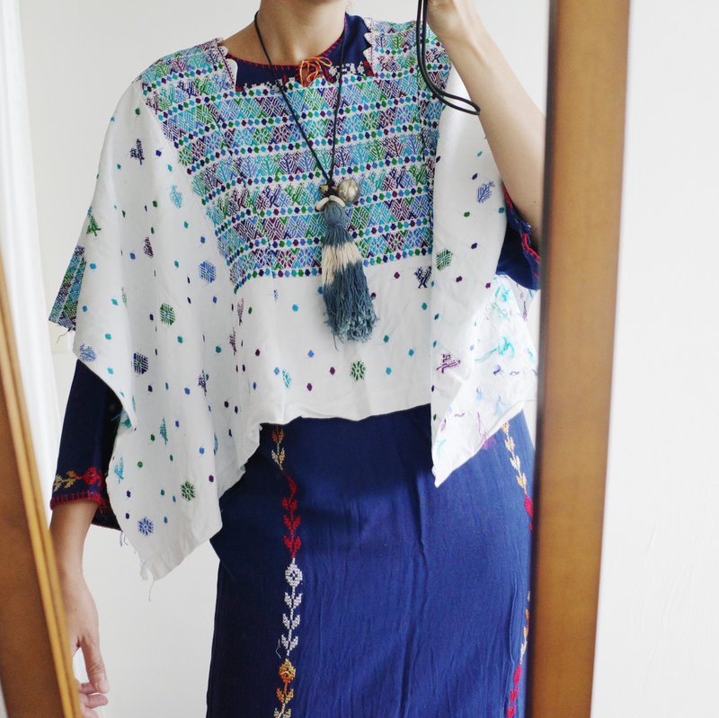 Vin Guatemalan hand-embroidered handwoven cloak - อื่นๆ - ผ้าฝ้าย/ผ้าลินิน 