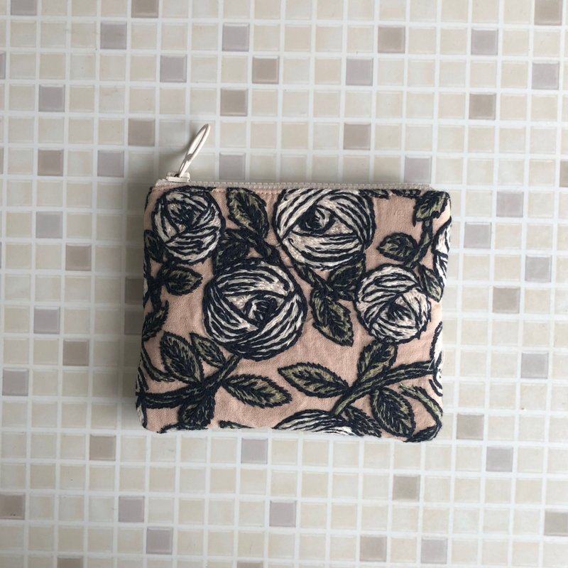 Popular color, handmade rose pattern mini pouch, rose, high quality fabric, rosy sleeping rose - กระเป๋าเครื่องสำอาง - ผ้าฝ้าย/ผ้าลินิน สึชมพู