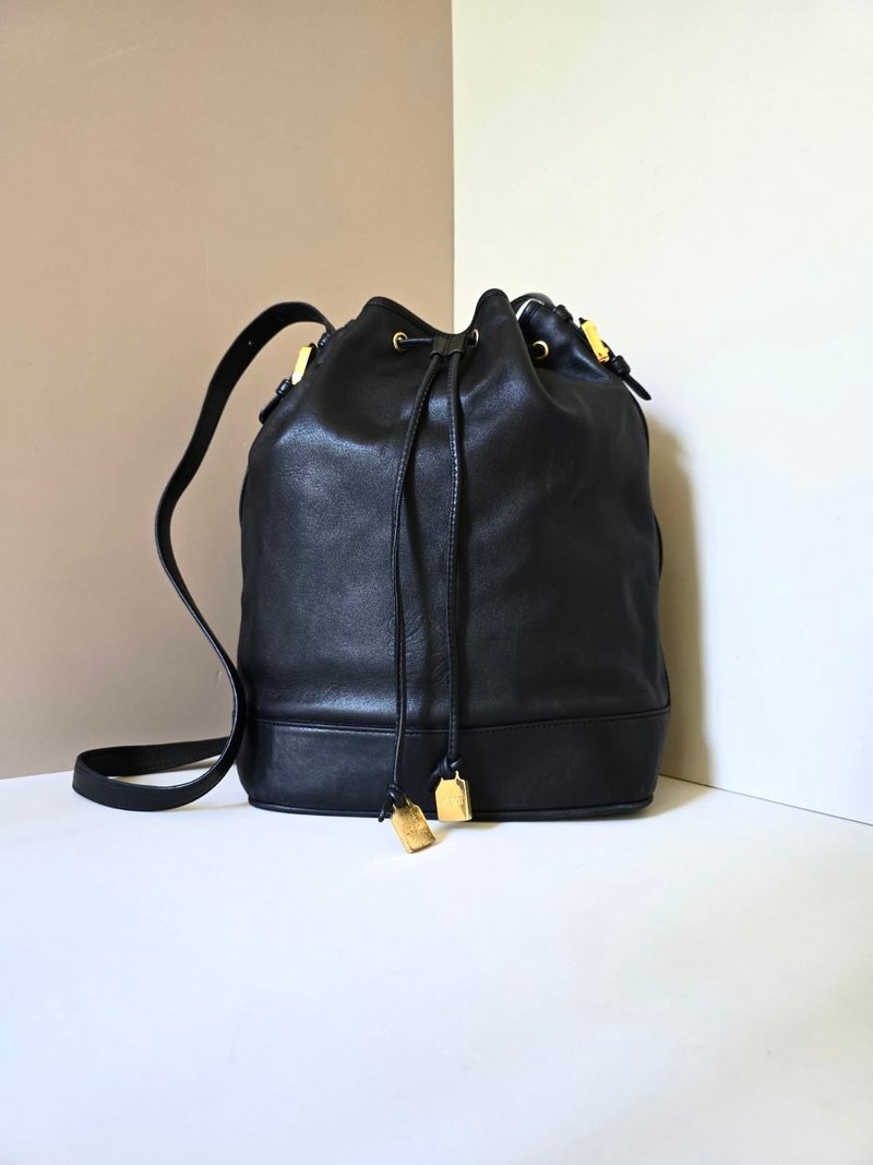 絕版古董包 Loewe 黑色中古水桶包 單肩包 皮革包 斜背復古二手包 - 側背包/斜背包 - 真皮 黑色