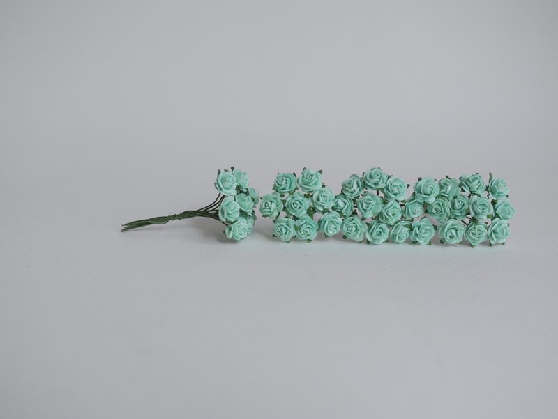 Paper Flower, 100 pieces mulberry rose size 0.8 cm. two tone pink mint color. - 其他 - 紙 綠色