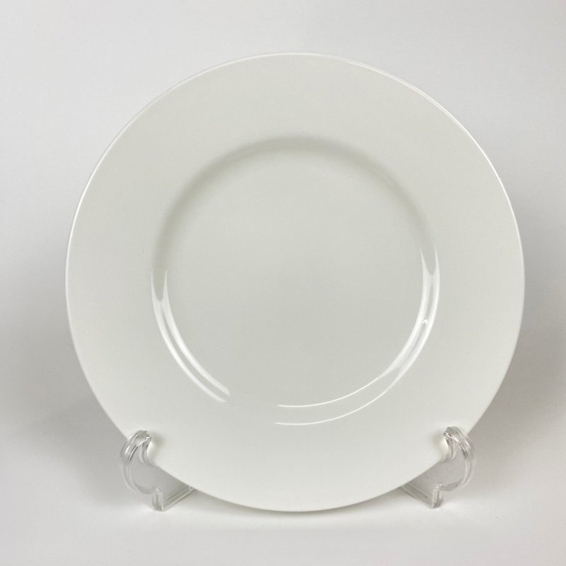 【NARUMI】Wide White pure white bone china 23cm salad plate - Plates & Trays - Pottery White