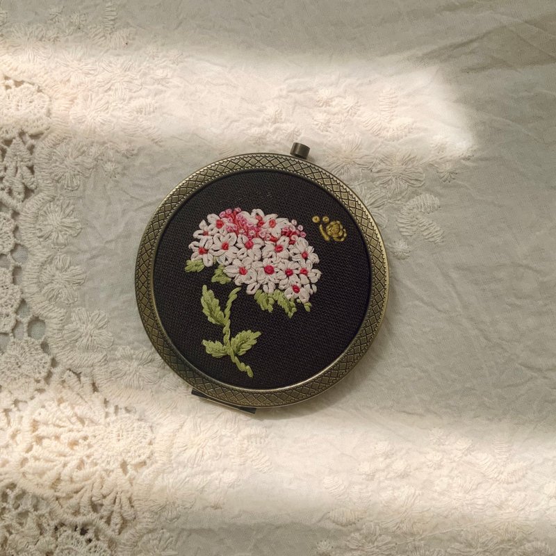 一把香隨身鏡 刺繡手作 - 彩妝刷具/鏡子/梳子 - 其他金屬 橘色