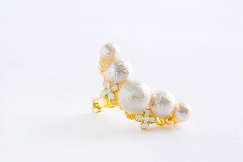 Cotton pearl and flower ear cuff gold - Earrings & Clip-ons - Other Metals White
