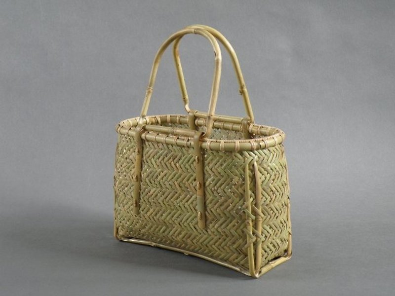 Root bend bamboo basket bag - กระเป๋าถือ - ไม้ไผ่ สีเขียว