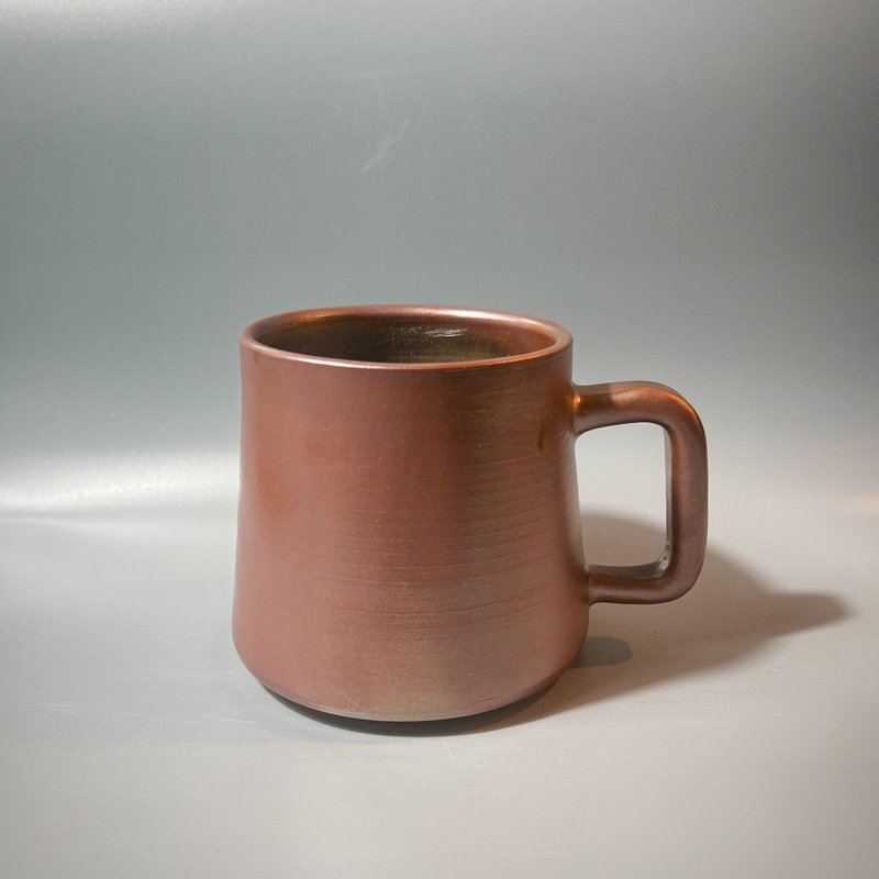 Wood-fired 530cc mug/beer mug/handmade by Xiao Pingfan - Teapots & Teacups - Pottery 