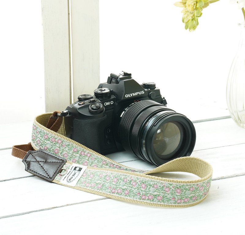 [3cm wide] Kafka's jacquard woven ribbon camera strap from Germany / small wild rose - Camera Straps & Stands - Other Materials Multicolor