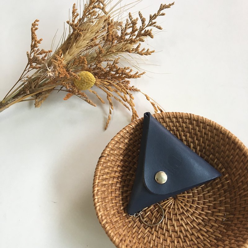 Triangle coin purse vegetable tanned hand-made hand-sewn small bag earphone leather simple gift first choice - กระเป๋าใส่เหรียญ - หนังแท้ 