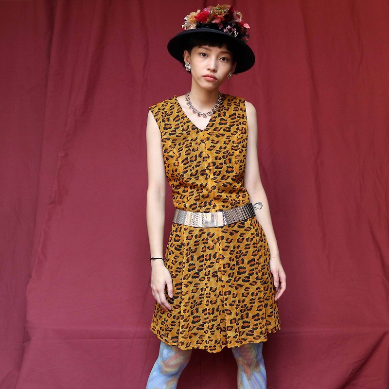 Pumpkin Vintage. Ancient wild leopard sleeveless dress - ชุดเดรส - เส้นใยสังเคราะห์ 
