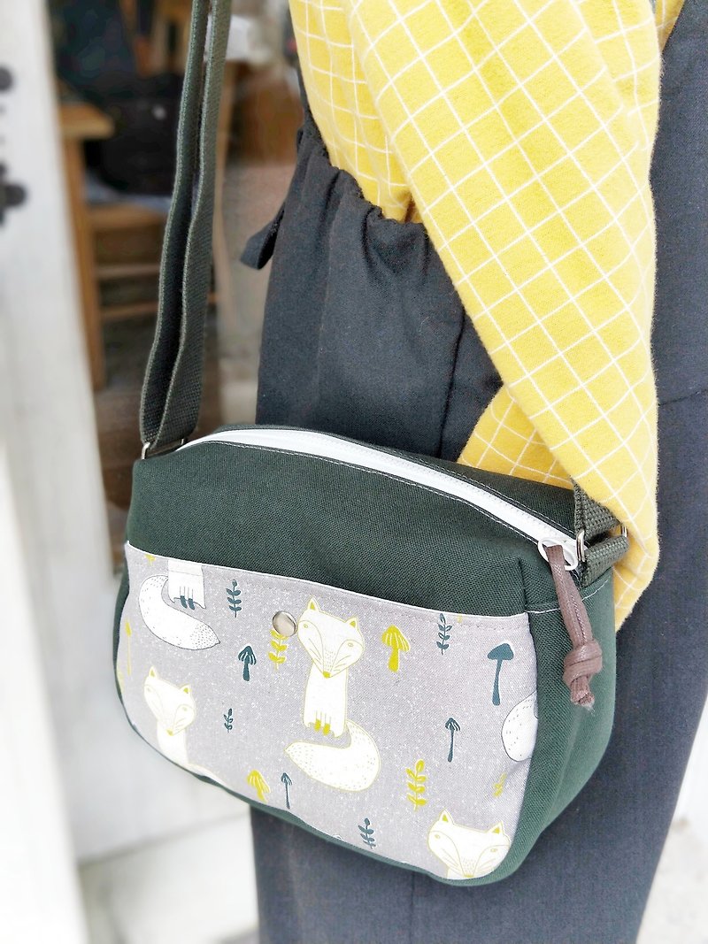 [Good day hand made] Handmade cloth for the forest department small fox universal bag diagonal backpack side backpack - Messenger Bags & Sling Bags - Cotton & Hemp Green