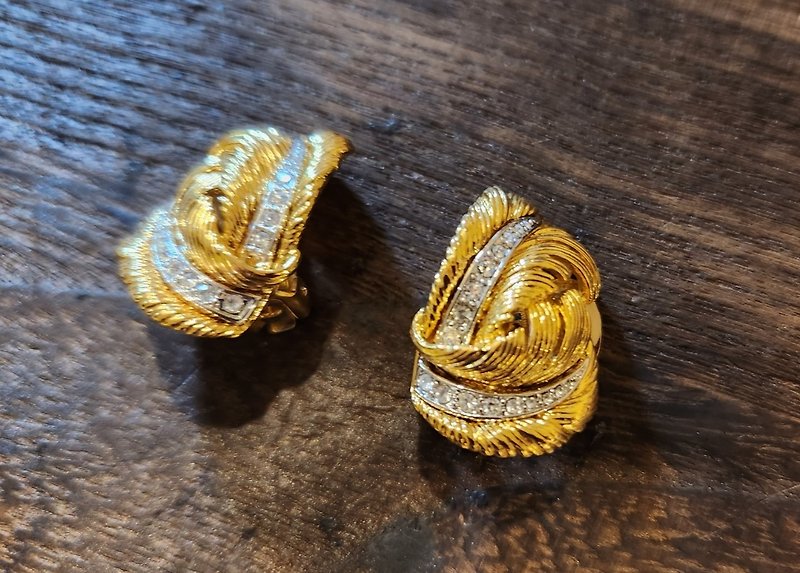 Kenneth Jay Lane rhinestone feather retro clip-on earrings (can be used as brooch/hat clip) [Valentine's Day - Earrings & Clip-ons - Precious Metals Gold