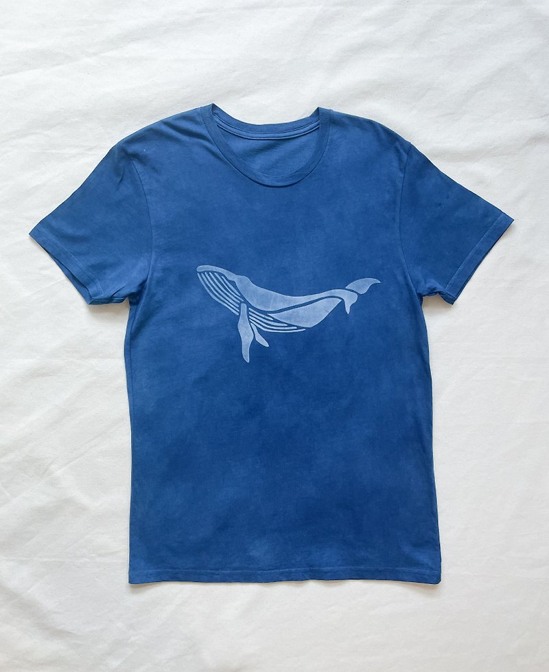 Whale, Star TEE Whale Indigo dyed Indigo dyed organic cotton Star ocean night Sea tie-dye shibori - เสื้อฮู้ด - ผ้าฝ้าย/ผ้าลินิน สีน้ำเงิน