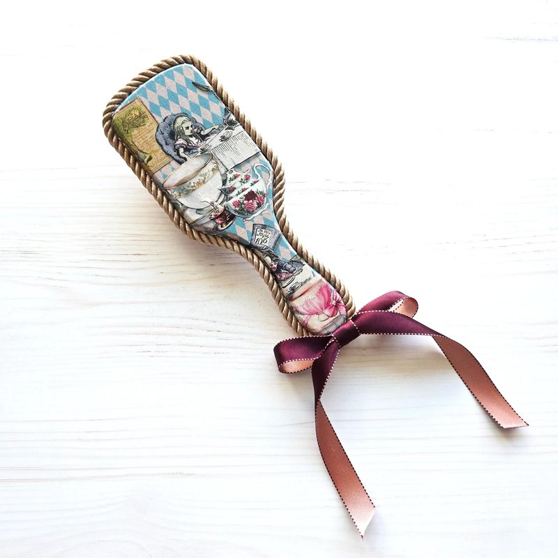 Alice in Wonderland whimsical handmade decoupage hairbrush - - 髮夾/髮圈 - 木頭 藍色