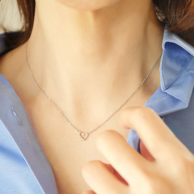 ハートとジルコニアが輝く 槌目仕上げの華奢なネックレス／サージカルステンレス　シルバー - 項鍊 - 其他金屬 銀色