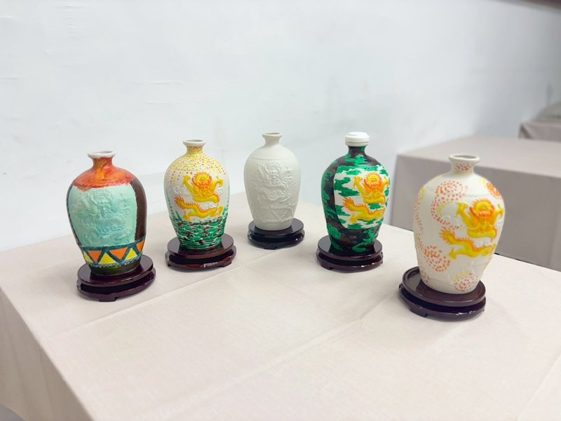 【金門縣陶瓷廠】DIY彩繪酒瓶 - 陶藝/玻璃 - 陶 