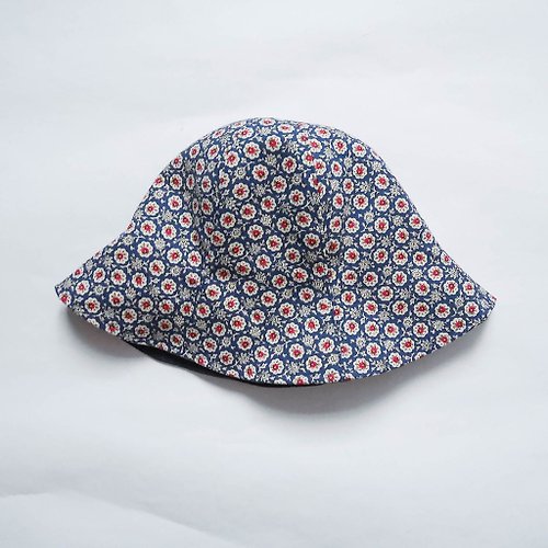 Miss pattern 雙面漁夫帽-藍碎花-訂製請提供頭圍並詳細閱讀訂製說明