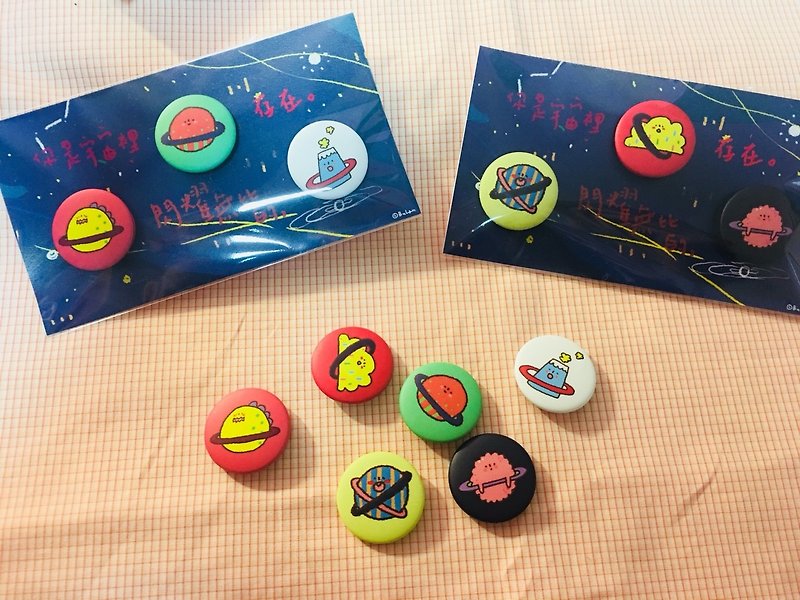 Badge set / you are in the universe, the existence of shining (25mm) There are two choices Oh! - Badges & Pins - Plastic Multicolor