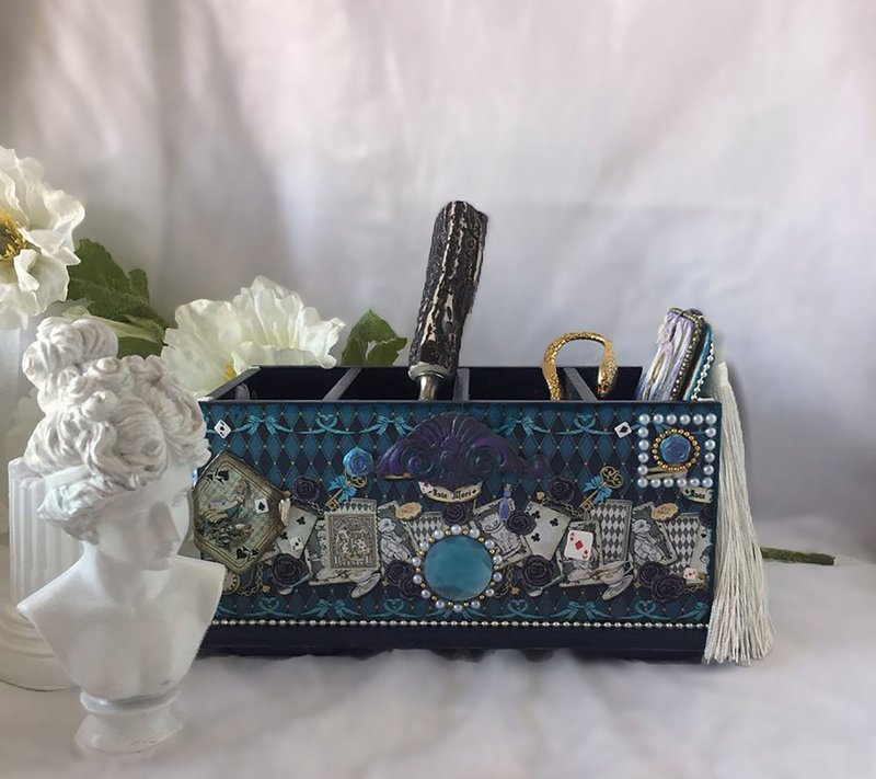 Phones organizer,Stand-Box for remote controls, Alice in wonderland, Alice decor - 居家收納/收納盒/儲物盒 - 木頭 藍色
