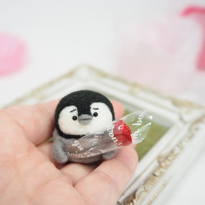 -Mother's Day Limited- Penguin chick sends a carnation. Wool Felt - Stuffed Dolls & Figurines - Wool Gray