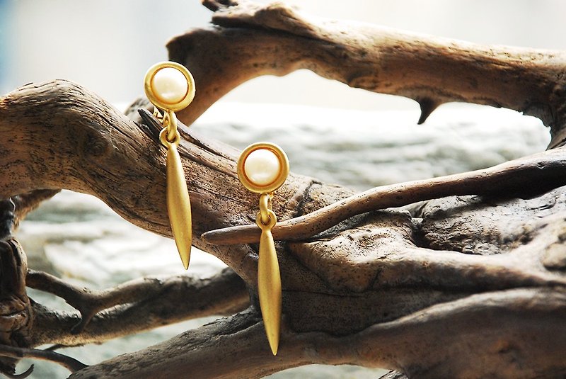 {::: Giraffe giraffe people :::} _ minimalist style antique earrings - Earrings & Clip-ons - Other Metals Gold