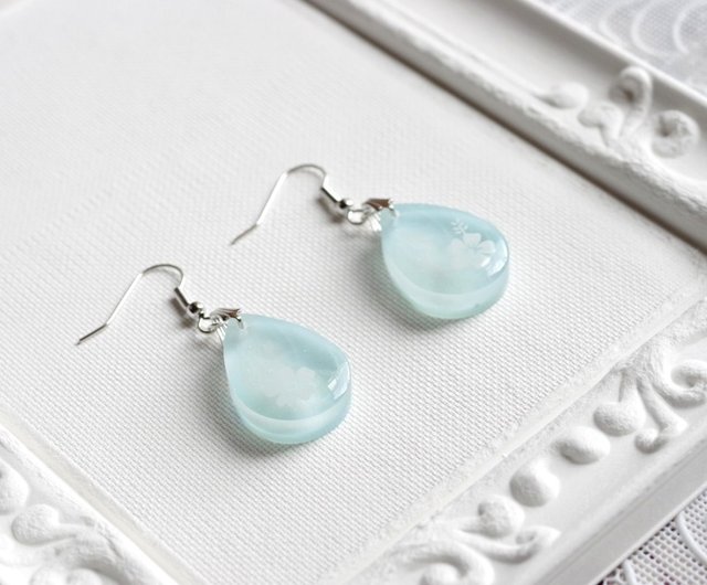 271】青い雫のイヤリング／ピアス／レジン