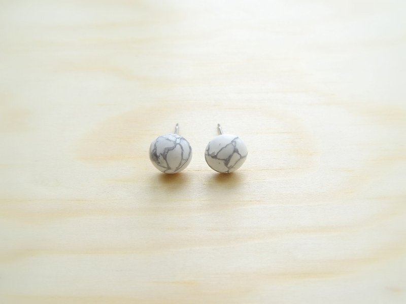 貼耳耳針 - 經典白紋石圓蛋面形 316L 不鏽鋼耳針 - 耳環/耳夾 - 半寶石 白色