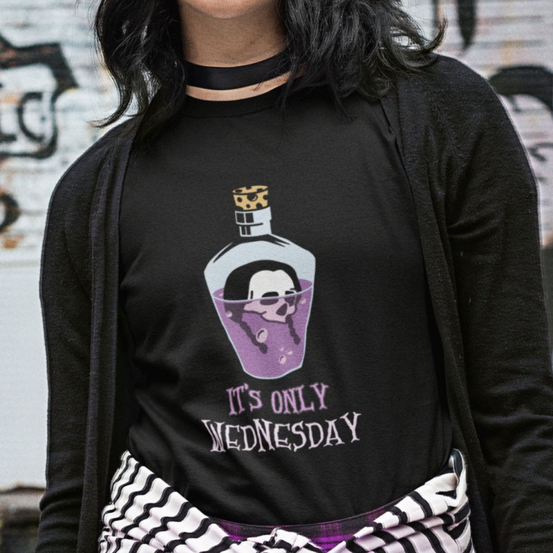 Wednesday Addams Inspired T-Shirt - 男襯衫/休閒襯衫 - 棉．麻 多色