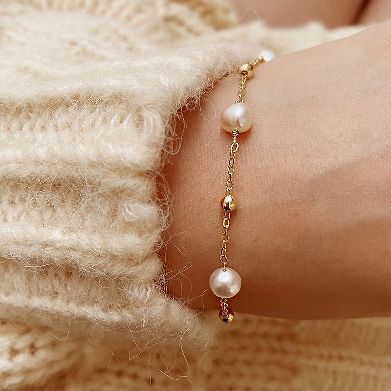 【CReAM】Shirley natural freshwater pearl plated 14K gold metal round bead pearl bracelet - Bracelets - Other Materials 