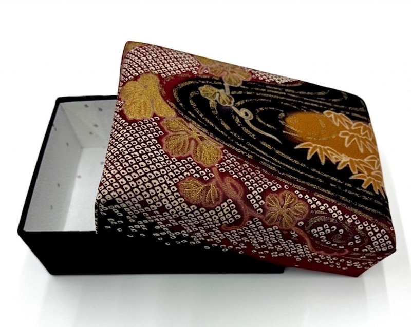 TAKARABAKO　日本の着物の生地を貼った収納箱です。日本製です。日本の文化を感じてください。P-12 - 収納用品 - シルク・絹 ブラック