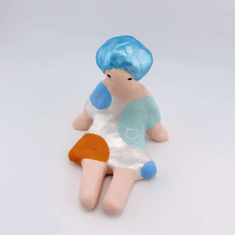 Na style pottery/little girl in space suit/clay sculpture/doll/gift - ตุ๊กตา - ดินเผา หลากหลายสี