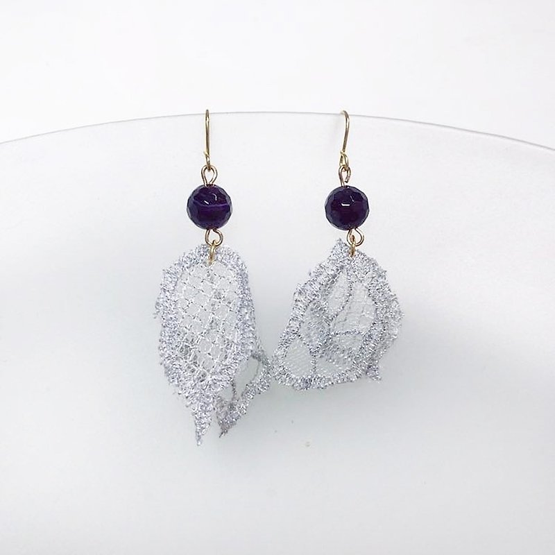 Puputraga Uesugi flower life / mysterious drawn stone lace leaves pure hand earrings - Earrings & Clip-ons - Gemstone 