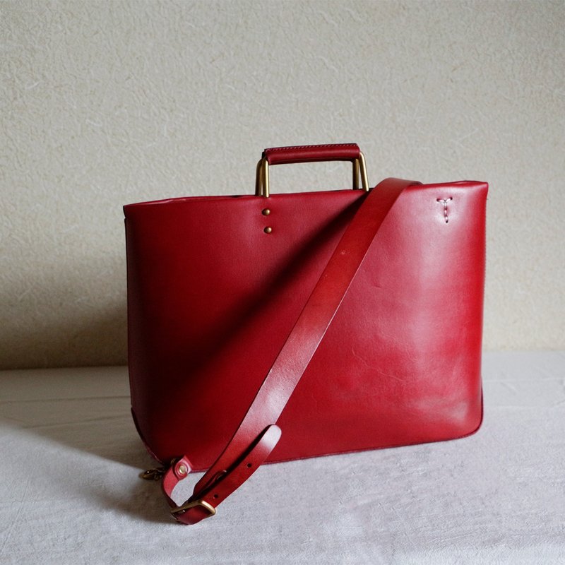 A4 size compatible simple cowhide handbag commuter crossbody 2-way shoulder bag business storage bag red - กระเป๋าแมสเซนเจอร์ - หนังแท้ สีแดง