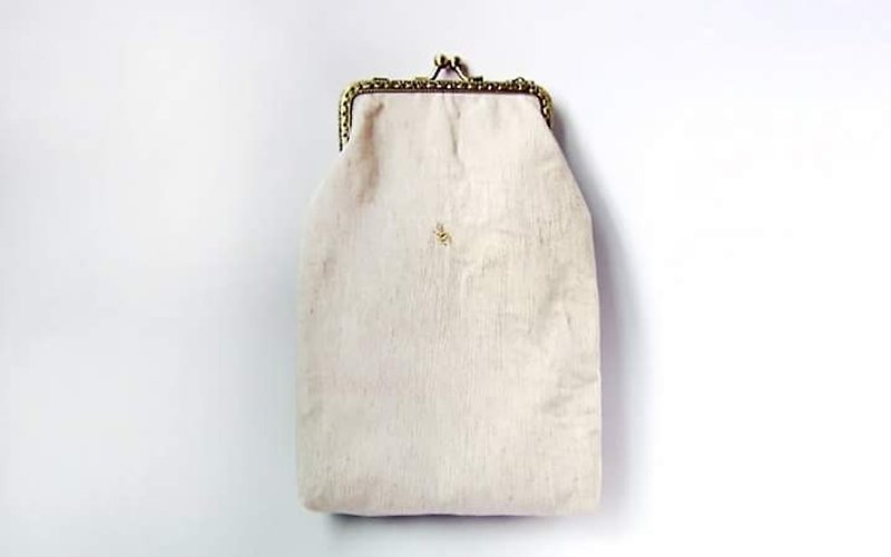 100% PURE small insect embroidery mouth gold shoulder bag / single angle cents - กระเป๋าแมสเซนเจอร์ - งานปัก สีดำ