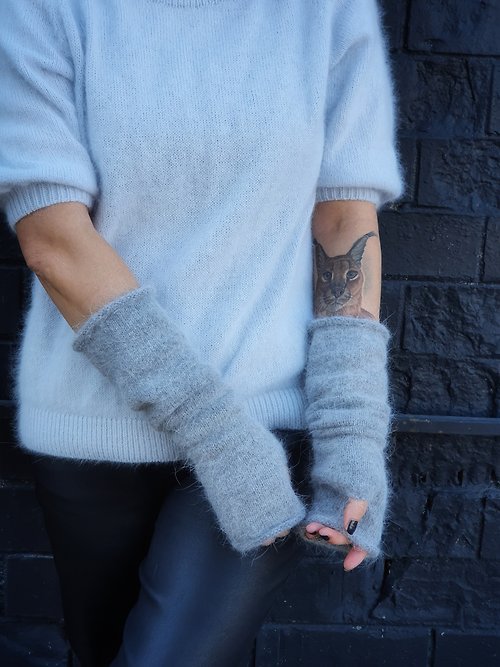 GemKnitDesign Angora gray fingerless. Fluffy knit arm warmers