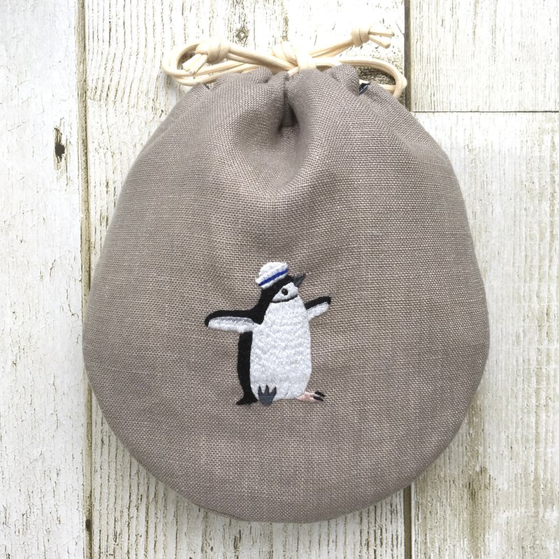 Marine hat with embroidered chinstrap penguin drawstring bag - กระเป๋าเครื่องสำอาง - ผ้าฝ้าย/ผ้าลินิน สีเทา