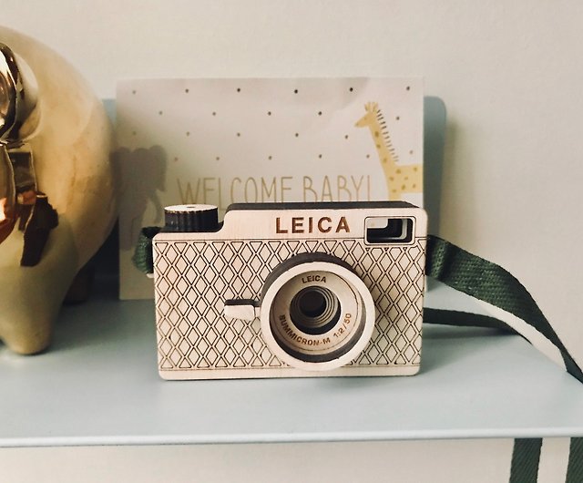 お子様向けのパーソナライズされたギフト。子供用木製トイカメラ Leica 