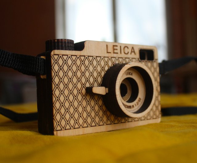 お子様向けのパーソナライズされたギフト。子供用木製トイカメラ Leica