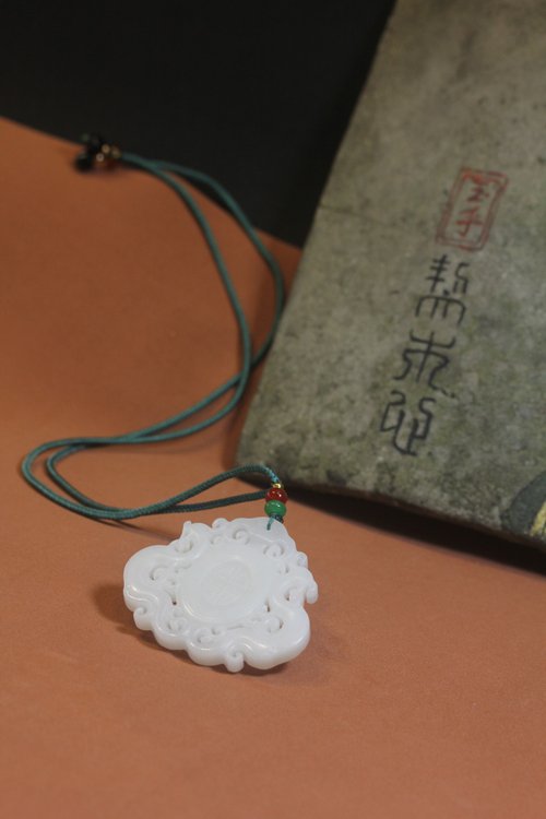 龍鳳玉佩】逸品 天然和田玉 ペンダント | 古風 縁起物 ネックレス