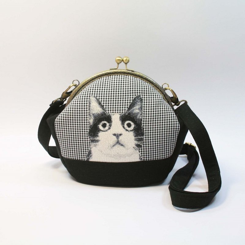 Embroidery 20cm U-shaped gold cross-body bag 12-black and white cat - Messenger Bags & Sling Bags - Cotton & Hemp Black