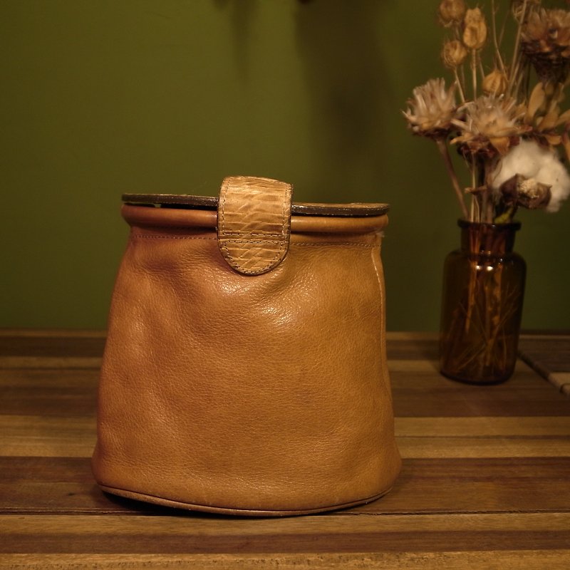 Old bone caramel dermis side bag VINTAGE - Messenger Bags & Sling Bags - Genuine Leather Brown